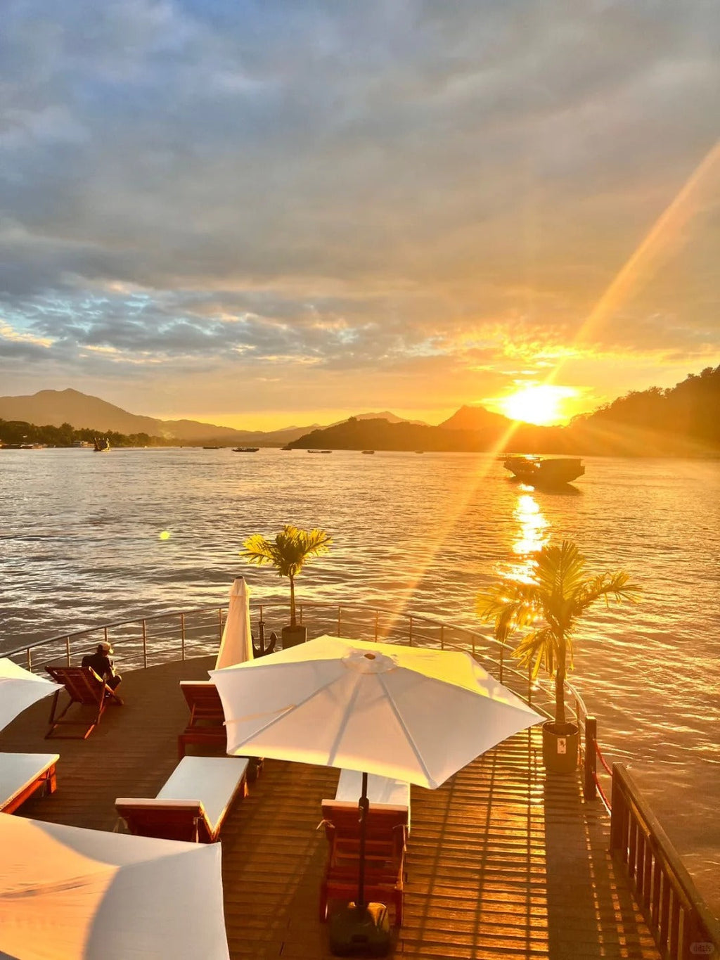 🌅 Sunset “A ONE” Cruise – Luang Prabang’s Most Romantic Mekong Experience - January 2026 - Deep Travel VIP