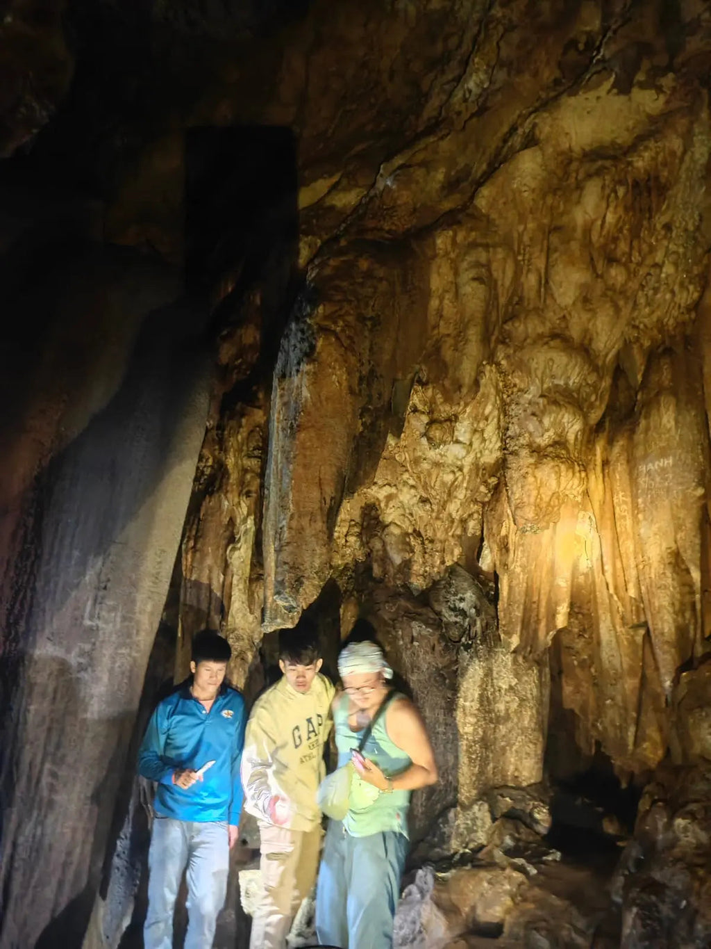 Sakkarin Cave or Xieng Man Cave
